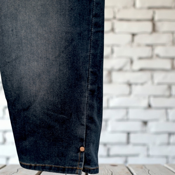 SEVEN7 Women's Blue Denim Jean Skimmer Capri Crop High Rise Fit Stretch size 14W - Picture 3 of 5